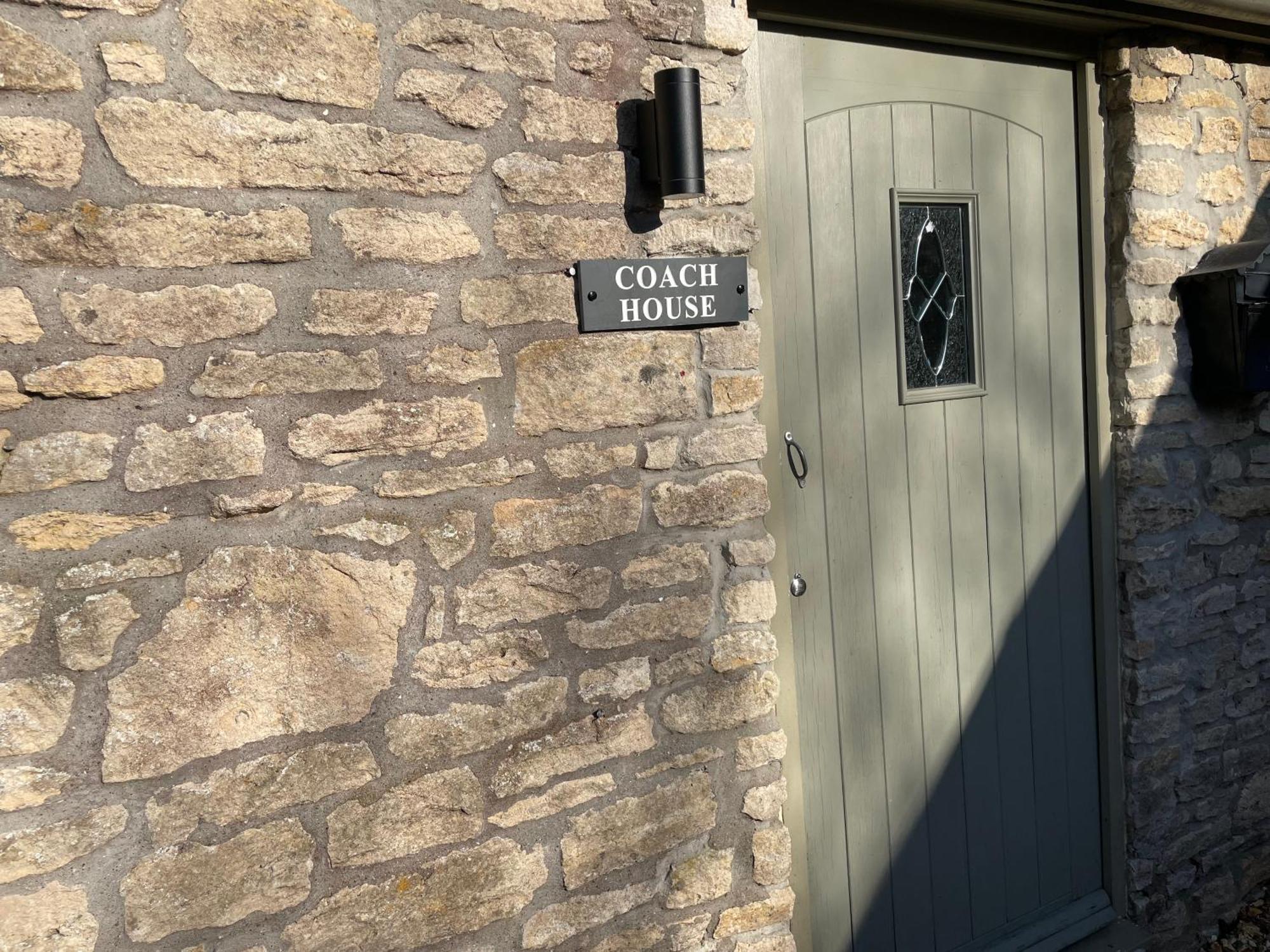 The Coach House At Old Hundred Courtyard Villa Tormarton Exterior photo
