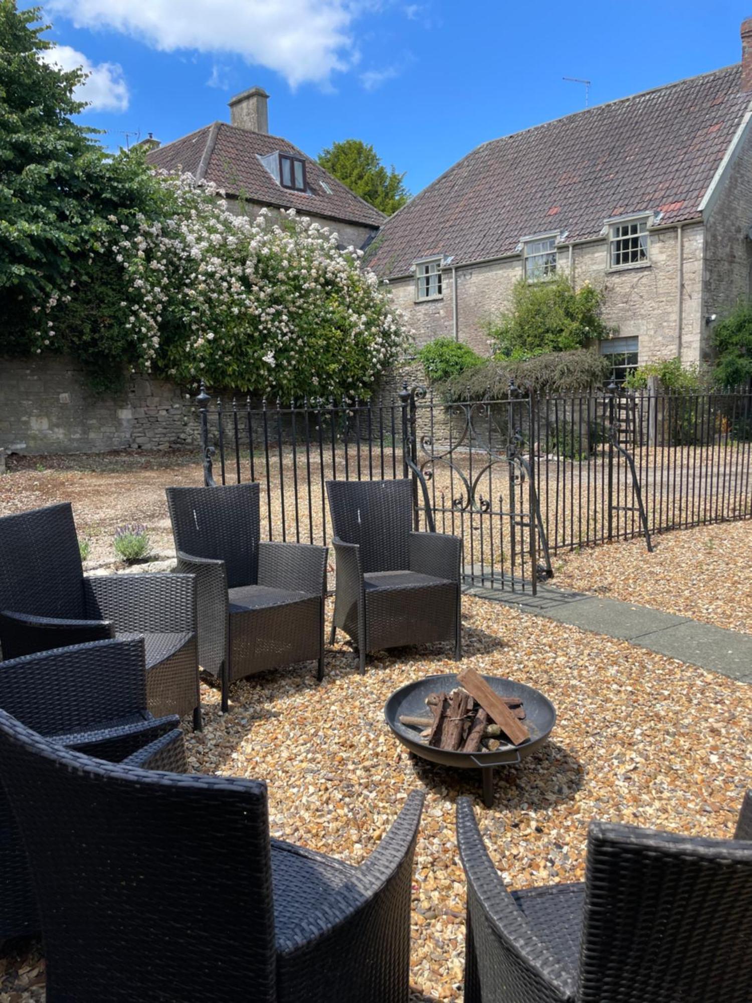 The Coach House At Old Hundred Courtyard Villa Tormarton Exterior photo